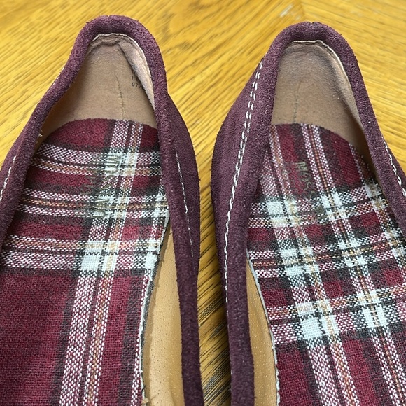 MOSSIMO SUEDE BURGUNDY SLIP ON SHOES - Picture 11 of 14